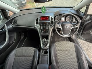 /photos/9368/482a04e3-36ff-f8c6-d876-2a274ad566e8_i320x240.jpg